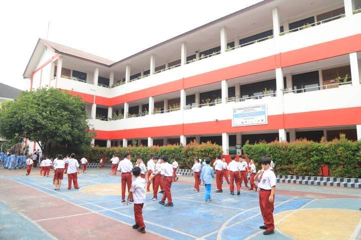 Pemkot Tangerang imbau masyarakat agar tidak fokus sekolahkan anaknya di SDN, karena swasta gratis juga berkualitas