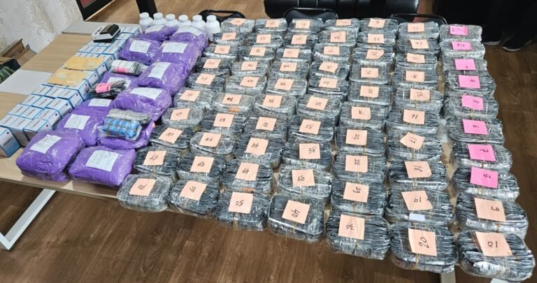 Jajaran polres metro Tangerang kota gerebek rumah kontrakan yang digunakan untuk menyimpan obat keras di Poris.