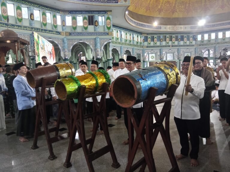 Walikota Tangerang membuka festival Al Azhom.