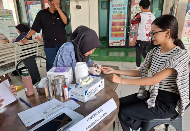 Peringati hari donor sedunia,.PMI kota Tangerang cek kesehatan gratis.