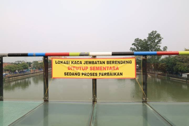 Jembatan kaca berendeng kota Tangerang retak hingga resahkan masyarakat