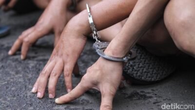 Jajaran polres metro Tangerang kota tangkap dua pengedar obat keras di kosambi