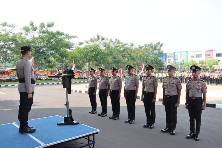 100 personil polres metro Tangerang kota naik pangkat