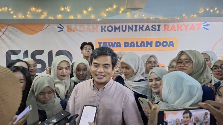 Stand up comedy berlangsung meriah di Unis tangerang