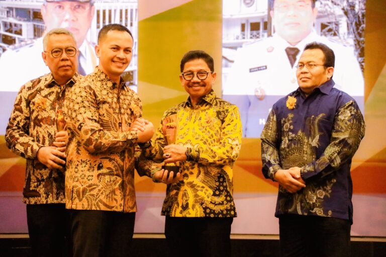 Walikota Tangerang Sachrudin raih penghargaan Pemred award 2026 sebagai walikota terbaik di bidang Infokom publik