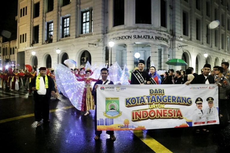 Kontingen kota Tangerang mendapat perhatian dalam. Karnaval budaya di kota tangerang