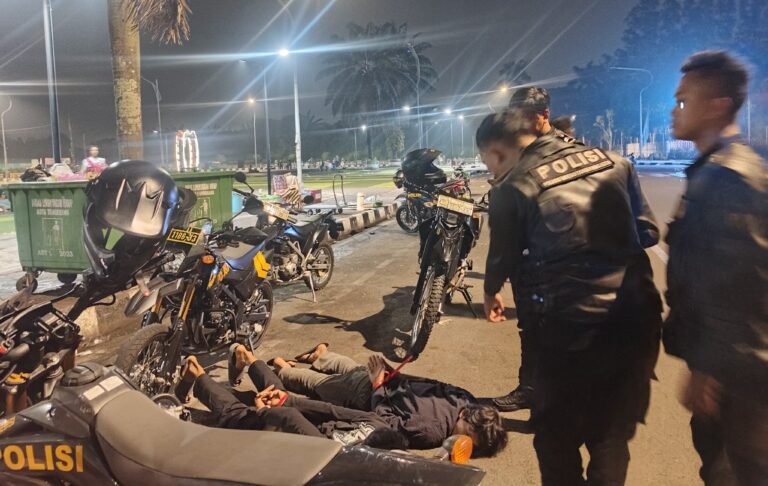 Polres metro Tangerang kota amankan tiga pemuda yang dicurigai akan mencuri sepeda motor