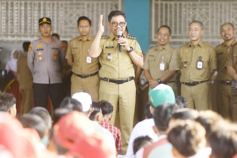 Hari pertama sekolah walikota dan wakil walikota Tangerang tinjau pelaksanaan MPLS di sejumlah sekolah negeri dan swasta