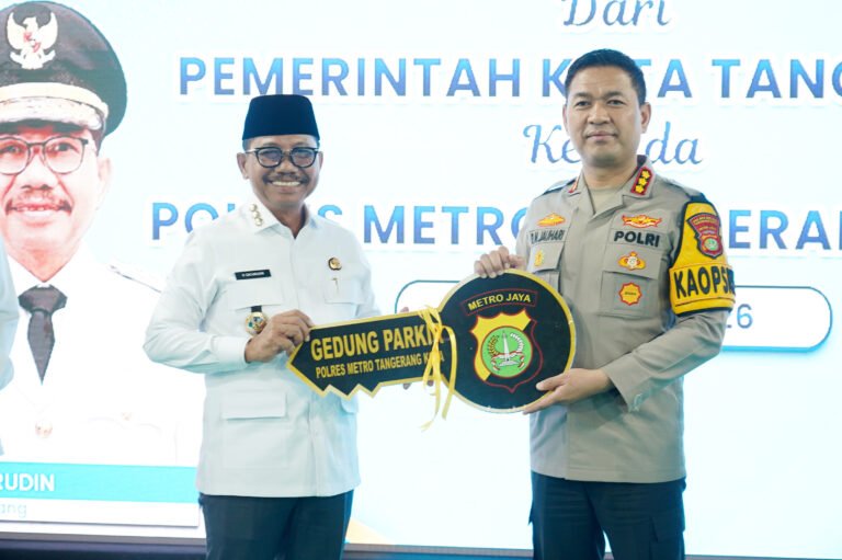 Pemkot Tangerang serahkan hibah gedung parkir ke Polres Metro Tangerang kota