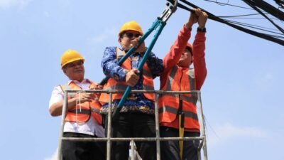 Pemkot Tangerang dan Pemprov Banten lakukan penataan kabel udara di Kota Tangerang.