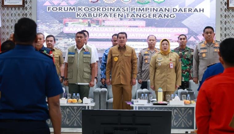 Pasca kebakaran TPA Jatiwaringin, Pemkab Tangerang lakukan mitigasi pendinginan.