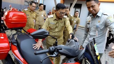 Pemkot Tangerang serahkan. Sarana operasional penanggulangan bencana kepada BPBD