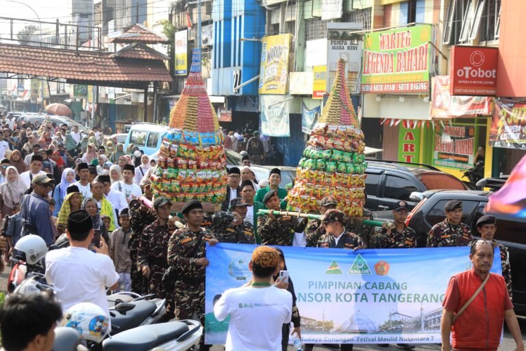 Maulid nabi di kota Tangerang dimeriahkan kirab gunungan