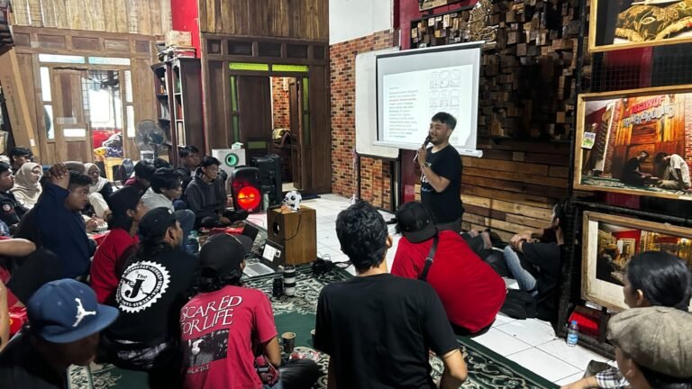 Komunitas punk dan anak jalanan dilatih fotografi di tangsel