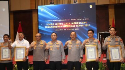 Polres metro Tangerang kota mendapat penghargaan pelayanan dari Polda metro jaya
