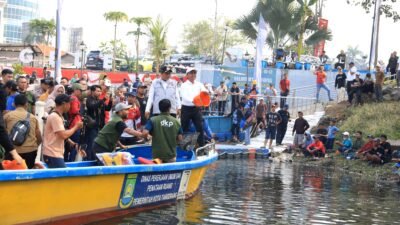 Mancing bersama walikota Tangerang tebar 1 ton ikan lele