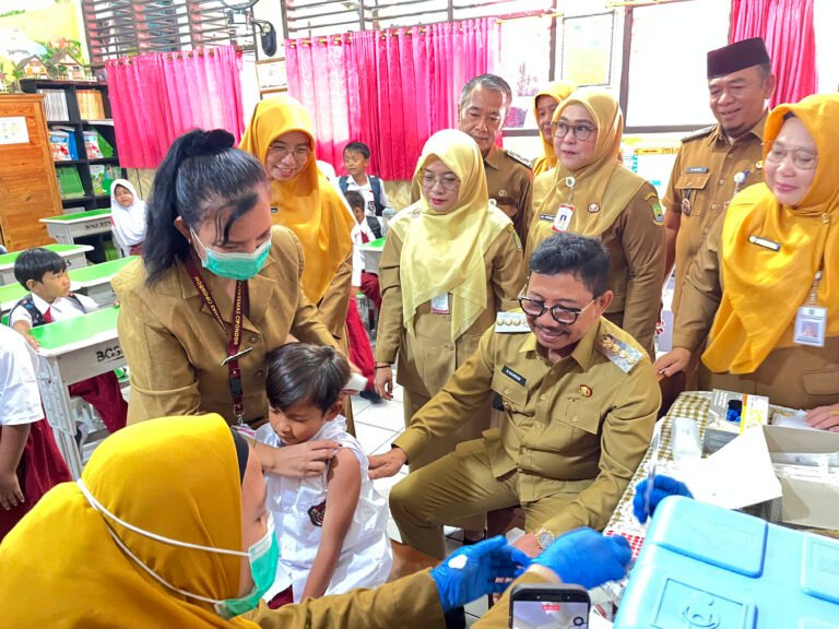 Walikota Tangerang tinjau pelaksanaan CKG di sejumlah SD