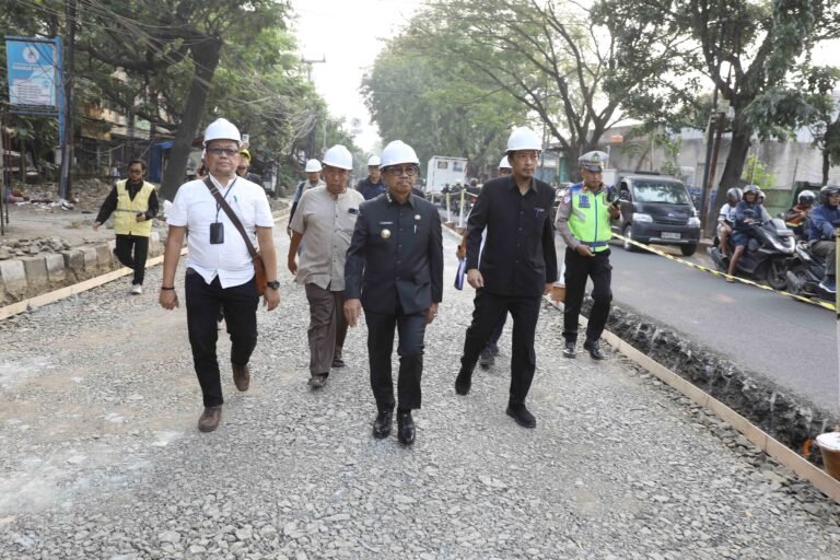 Walikota Tangerang kunjungi Perbaikan jalan M Toha agar sesuai dengan perencanaan dan tepat waktu
