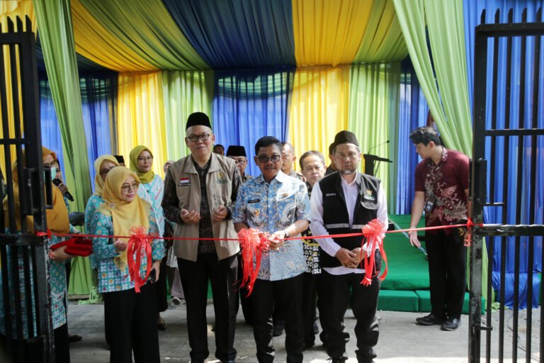 RSB Paru kota Tangerang diresmikan oleh walikota Tangerang Sachrudin.