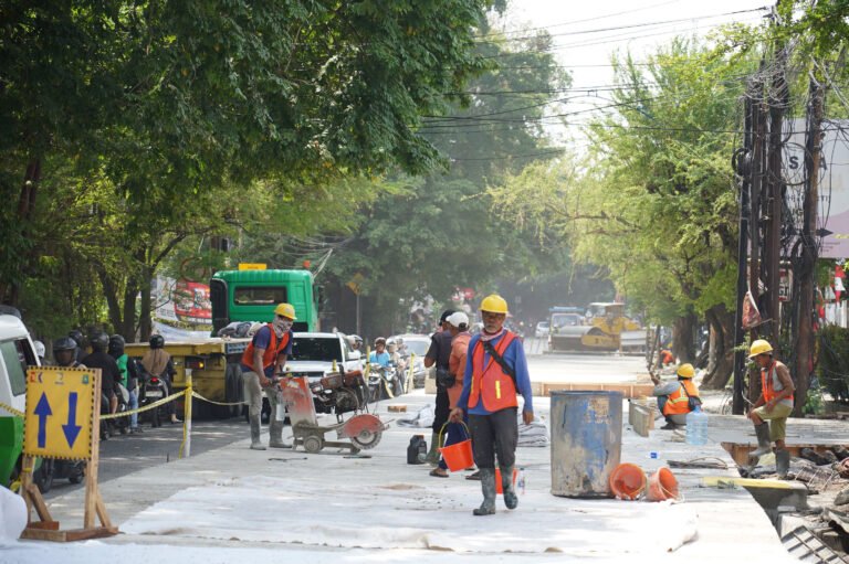 Walikota Tangerang targetkan perbaikan jalan M Toha sesuai kontrak yaitu tiga bulan