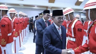 Sebanyak 50 paskibraka dikukuhkan Walikota Tangerang Sachrudin.