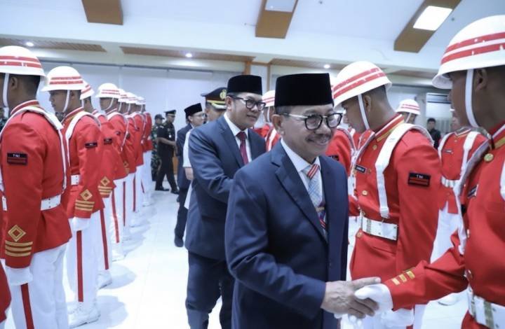 Sebanyak 50 paskibraka dikukuhkan Walikota Tangerang Sachrudin.