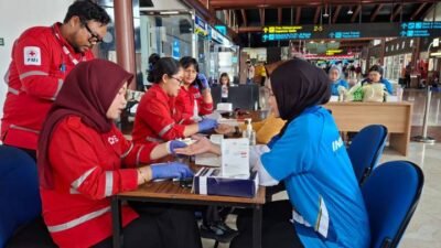PMI kota Tangerang gelar ckg di bandara Soekarno hatta.