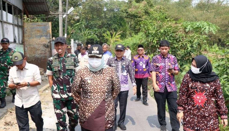 Kurangi beban sampah di TPA Jatiwaringin Pemkab. Tangerang berencana bukan TPS3R di Tigaraksa