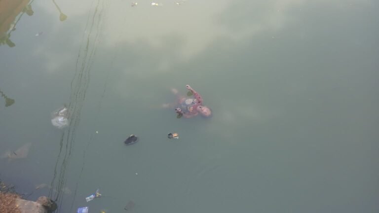 Bocah berusia 7 tahun ditemukan tewas mengambang di sungai cisadane.