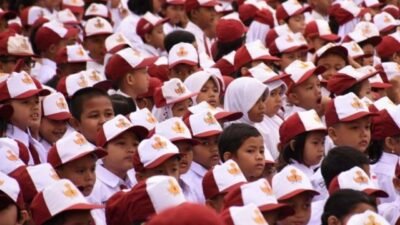 Sekolah di Kota dan Kabupaten Tangerang berlangsung dengan metode pembelajaran jarak jauh karena bahaya abu vulkanik gunung anak Galunggung.