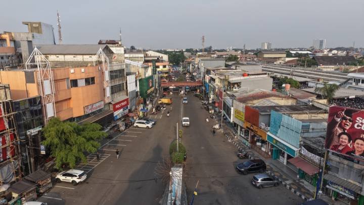 Pemkot Tangerang akan melakukan penataan kota dengan menertibkan kawasan stasiun Tangerang dan jalan Kiasnawi dari parkir liar dan pkl